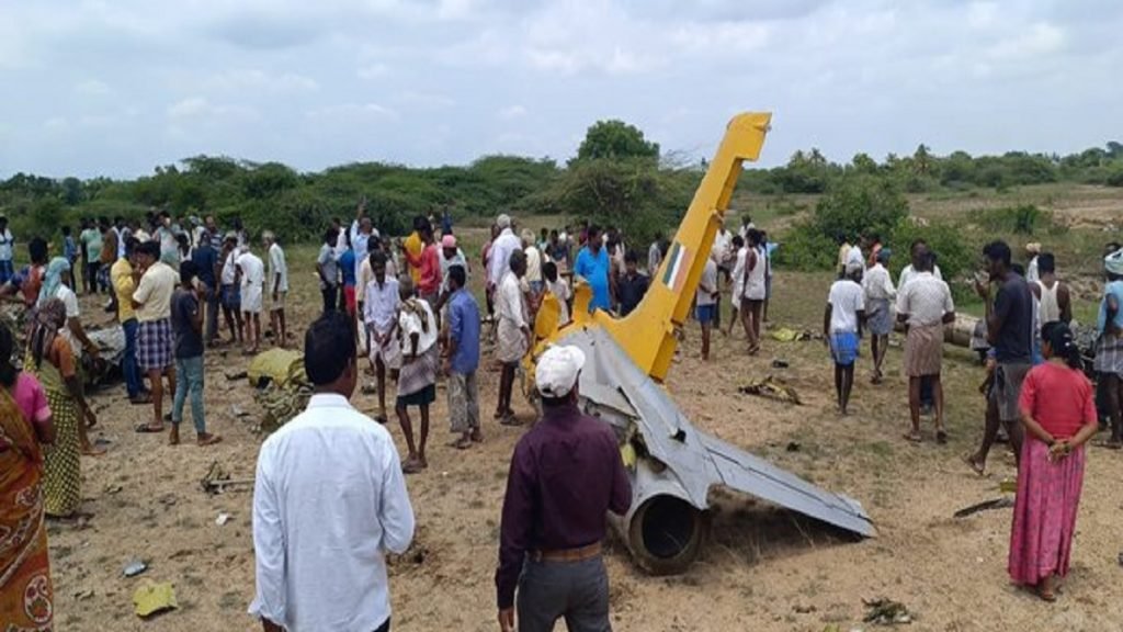 कर्नाटक के चामराजनगर में IAF का ट्रैनी विमान हुआ क्रैश, दोनों पायलट सुरक्षित