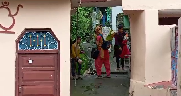 रुद्रप्रयाग के औंण गांव में आपदा के डर से लोगों ने छोड़ा घर