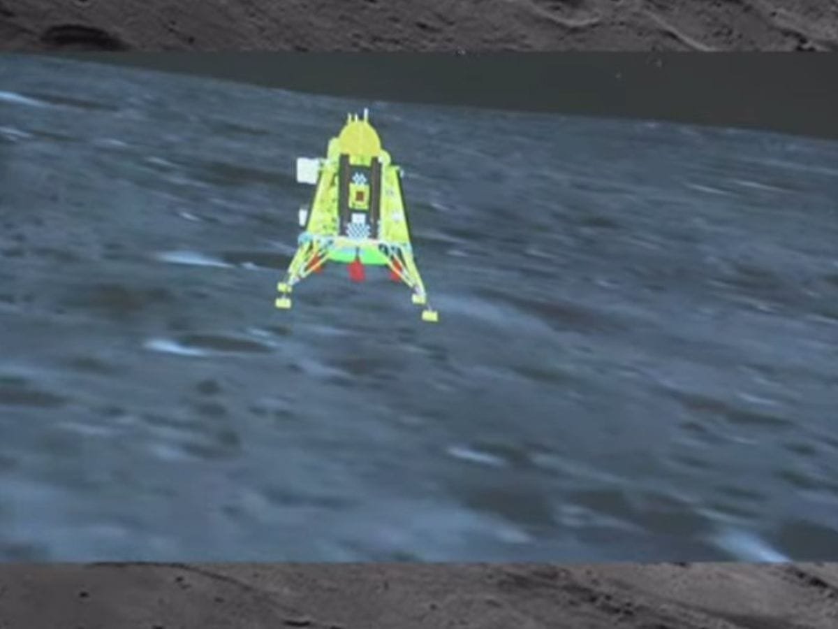 इसरो के वैज्ञानिकों ने चंद्रयान के विक्रम लैंडर को चांद से उड़ाकर फिर उतारने का कर दिखाया करिश्मा!